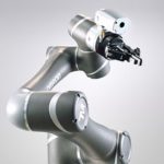 オムロンがアーム型協調ロボットを世界発売