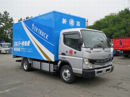 三菱ふそうが新潟運輸に電気小型トラックを2台納入