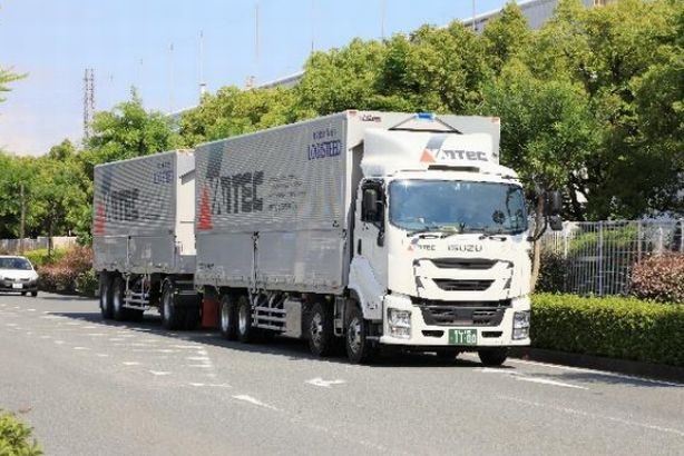 バンテック、静岡～京都間でダブル連結トラックの運行を開始