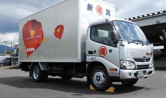 新潟運輸、女性ドライバー活躍支援へ専用車両「姫トラ」導入