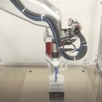 【動画】NEDO、微小な力加減可能な組み立てロボットを開発