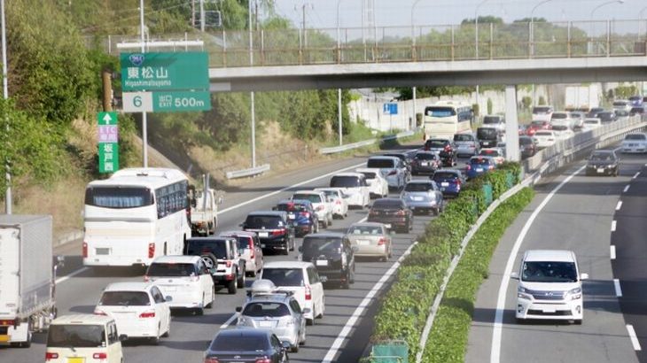 国交省、渋滞低減へ高速料金の変動制導入を検討