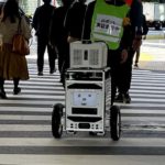 【動画】ソフトバンクと佐川が日本初、屋外配送自動走行ロボットと信号機の連携システム実証実験に成功
