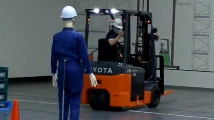 【動画】トヨタL&Fカンパニー、フォークリフト後方の障害物検知する安全運転支援システムを開発