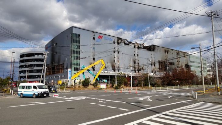 大阪・舞洲の倉庫火災、19歳男を放火容疑で逮捕