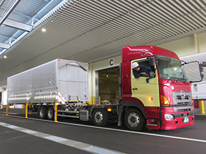 大王製紙など、異なる運送事業者間で長距離輸送を効率化する中継輸送の実証を実施