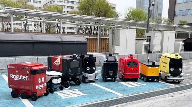 多種多様の自動配送ロボット8台、経産省に集結