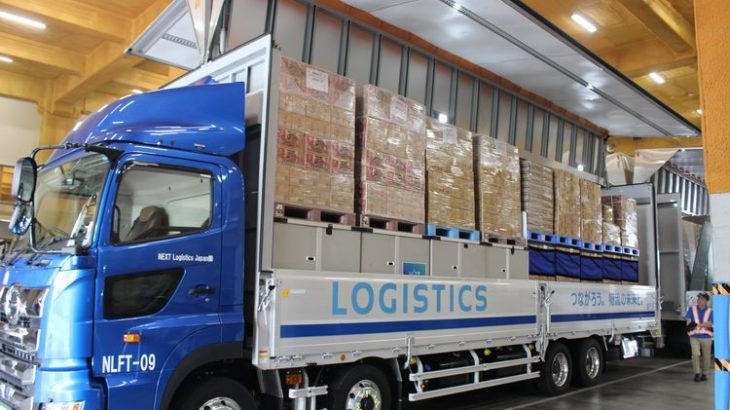 【現地取材・動画】日野自動車傘下のNEXT Logistics Japan、幹線輸送に投入のダブル連結トラックを公開