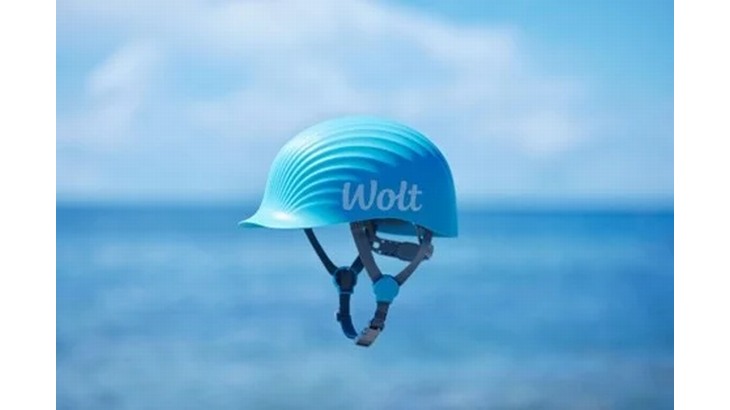 Wolt、ホタテの廃棄貝殻使った環境配慮型ヘルメットを配達パートナーに提供