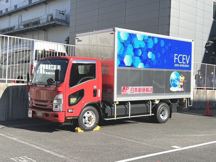 現地取材・動画】日本郵便、水素用いる燃料電池小型トラックを初導入
