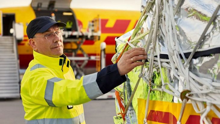 DHL、新型ボーイング貨物機8機を新たに導入し航空輸送能力増強へ