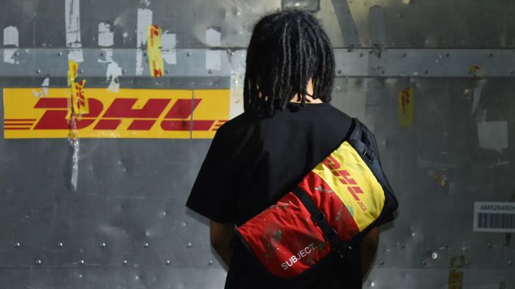DHLの廃棄ユニフォームをバッグに再利用
