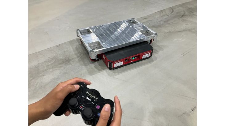 アクティオ、建設現場や倉庫など向けに半自動ロボット低床式重量物搬送台車「ストローダー」のレンタル開始