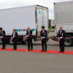 ブルボンと岩塚製菓、25mダブル連結トラックで新潟～関東間の共同配送開始