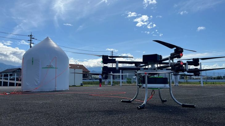 日本初、LIFULL ArchiTechがドローン使ったインスタントハウスの空輸実験に成功