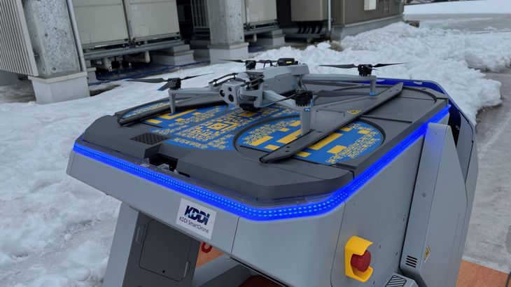 KDDIスマートドローンが北海道新十津川町の役場屋上にドローンポート常設、クマ出没時の遠隔監視運用開始