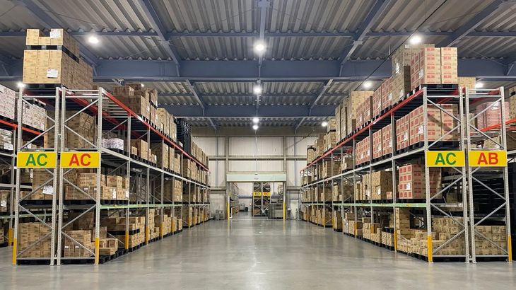 三菱食品グループと亀田製菓グループ、菓子共同物流センターを立ち上げ