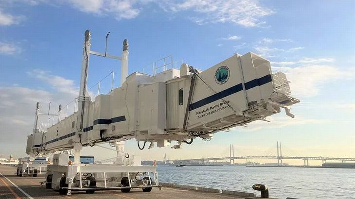 三菱重工業グループ、「自走式舶用旅客搭乗橋」を横浜市に納入