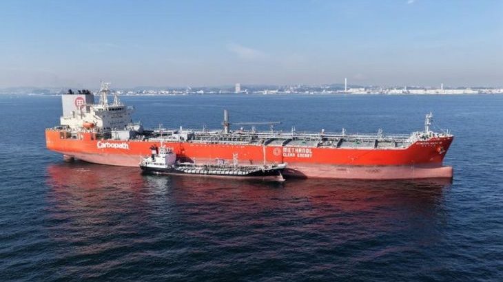 横浜港で国内初、メタノール燃料の船舶間直接供給を錨地で実施