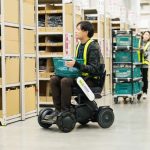 日通とWHILL、東大が「誰にもやさしい倉庫」プロジェクトの一環で倉庫内の電動モビリティ活用実証