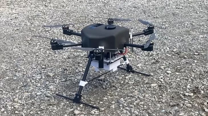 ドローン飛行中にAI使い人や車の自動検知・停止を実現