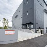 DＭソリューションズが埼玉・日高に6カ所目のEC物流拠点開設、8月から順次稼働開始