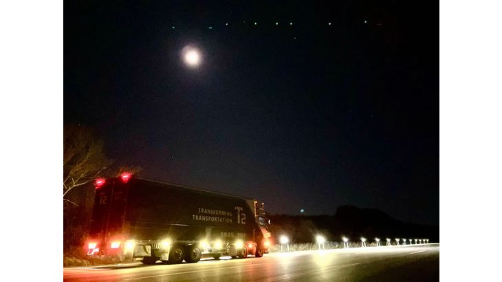 パナソニックグループとT2、自動運転トラックと道路照明設備の連携目指す国内初の共同実証開始